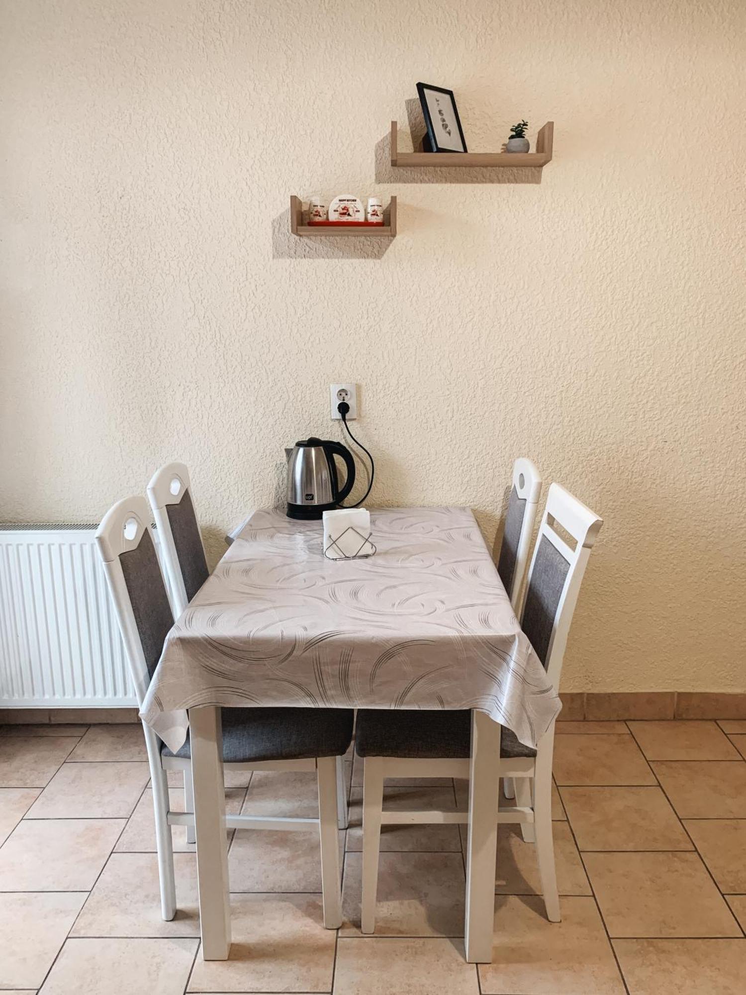 Apartments Domovik Parkaniya, 2A Munkács Kültér fotó