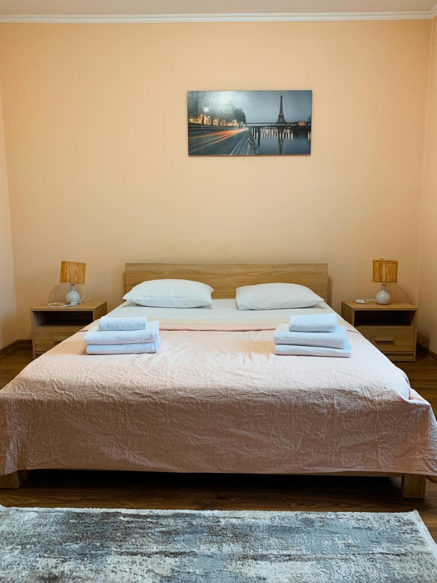 Apartments Domovik Parkaniya, 2A Munkács Kültér fotó