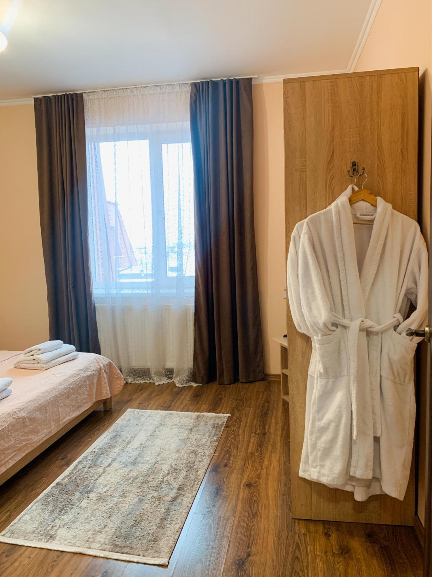 Apartments Domovik Parkaniya, 2A Munkács Kültér fotó