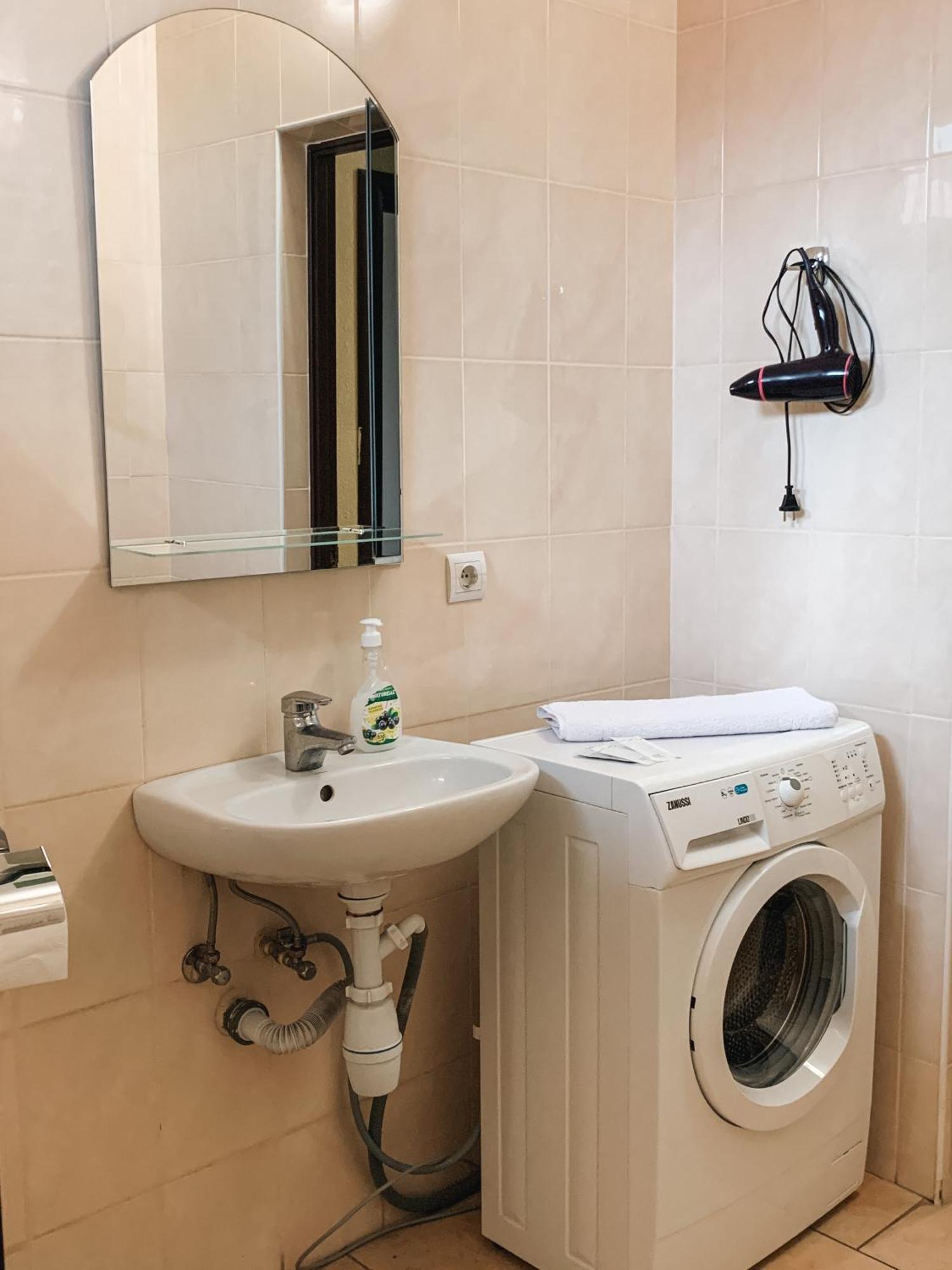 Apartments Domovik Parkaniya, 2A Munkács Kültér fotó